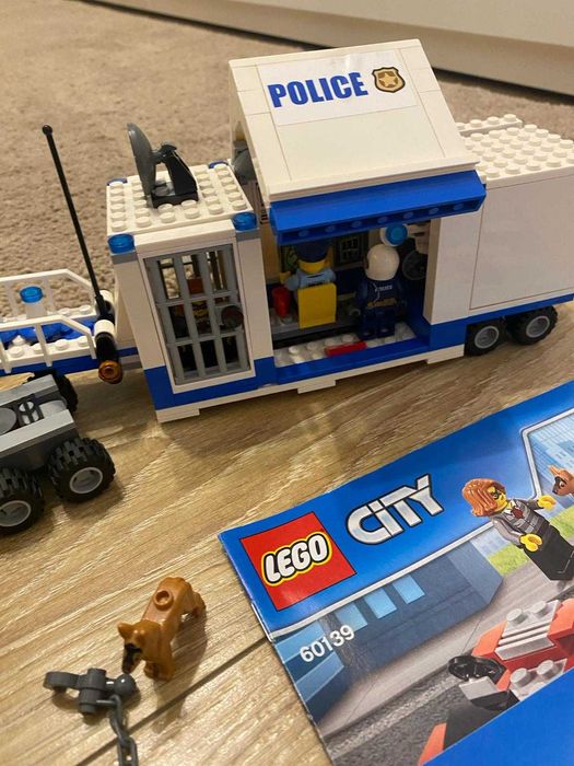 LEGO City Police - Centru de comanda mobil 60139, 374 piese