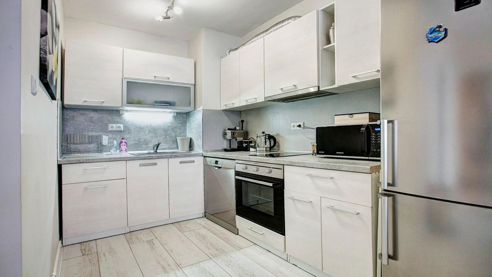 Дава се под наем Двустаен апартамент в София, Център - 82 кв.м за 877.71 € - Снимка #3