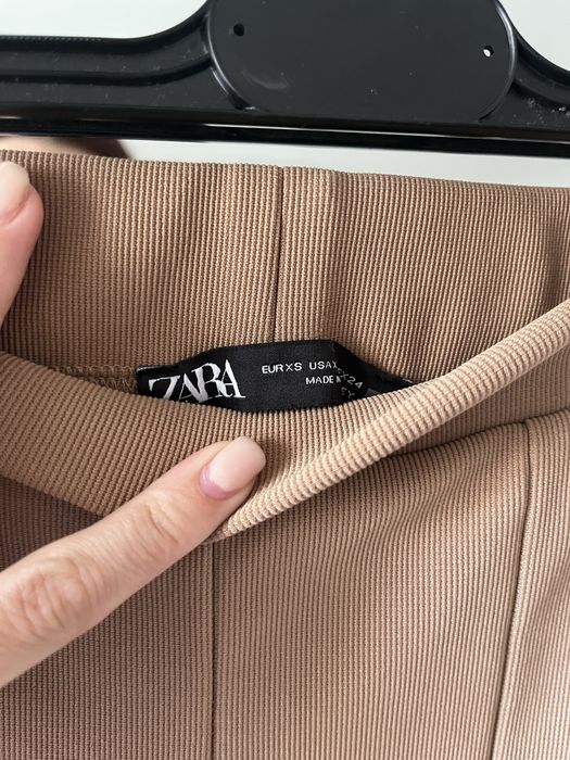 Pantaloni bej Zara