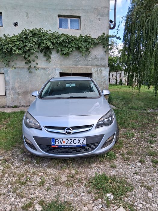 Vând mașina Opel Astra Notchback pe benzină și GPL, in foarte bună stare.