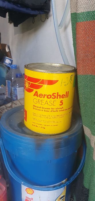 Масло Shell RIMULA 5E 10W40. AeroShell Grease 5.