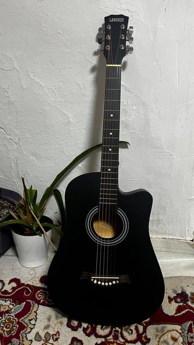 Акустическая гитара