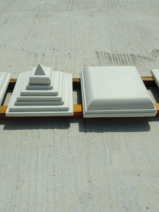 Vindem coame și capace de gard