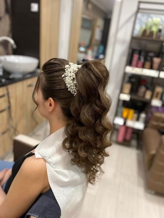 Coafez la domniciliu și make up 100 lei