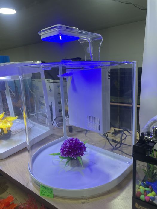 Продается заводской аквариум на 16л