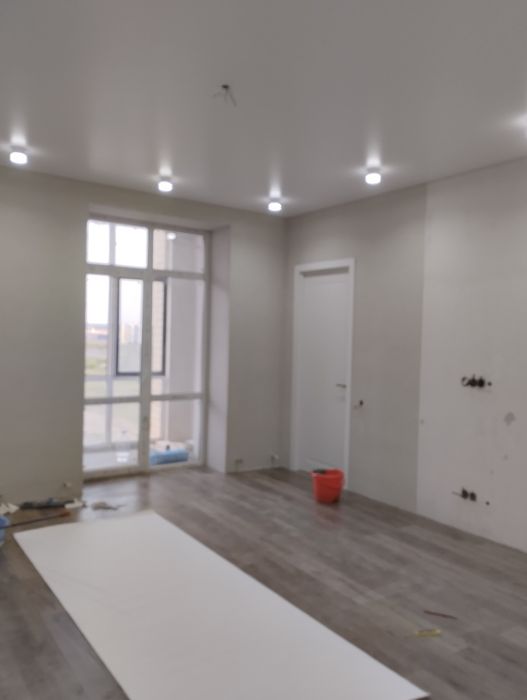 Поклеика обоев ...