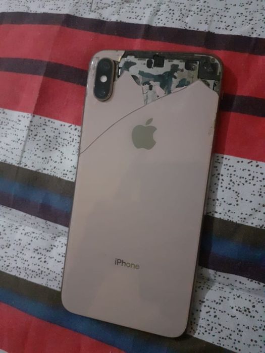Продам айфон xs max за 30тыс
