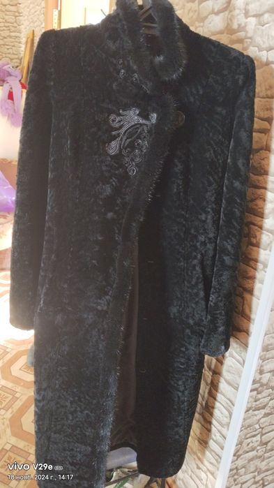 Шуба черная, мутон