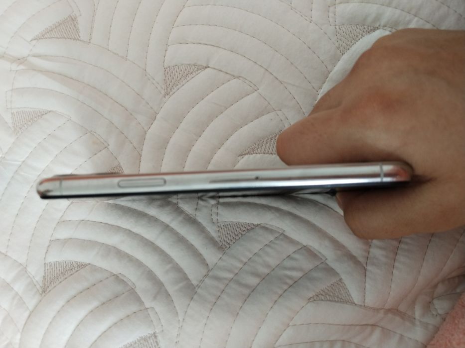 Продам Айфон 11 про.