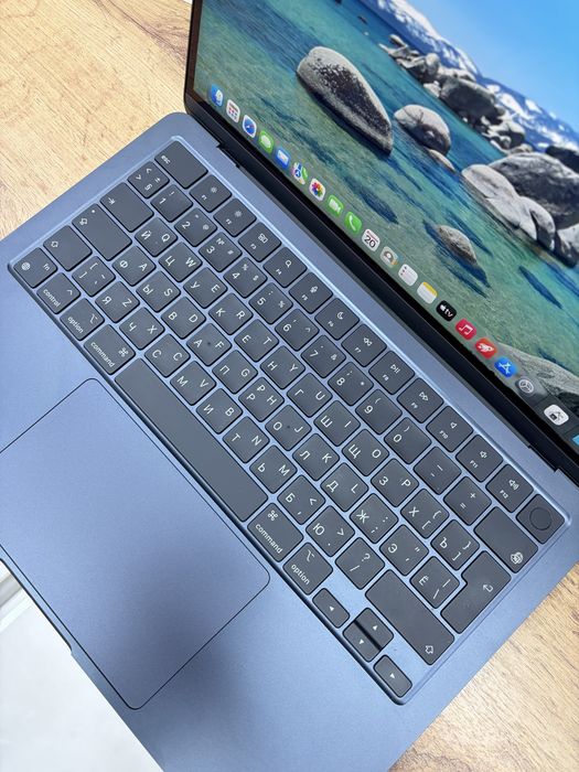 Macbook Air M2 8/256 gb | iStatus store