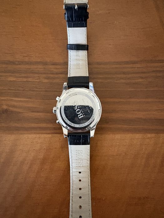 Ceas quartz cu bratara cu aspect piele de crocodil, Negru