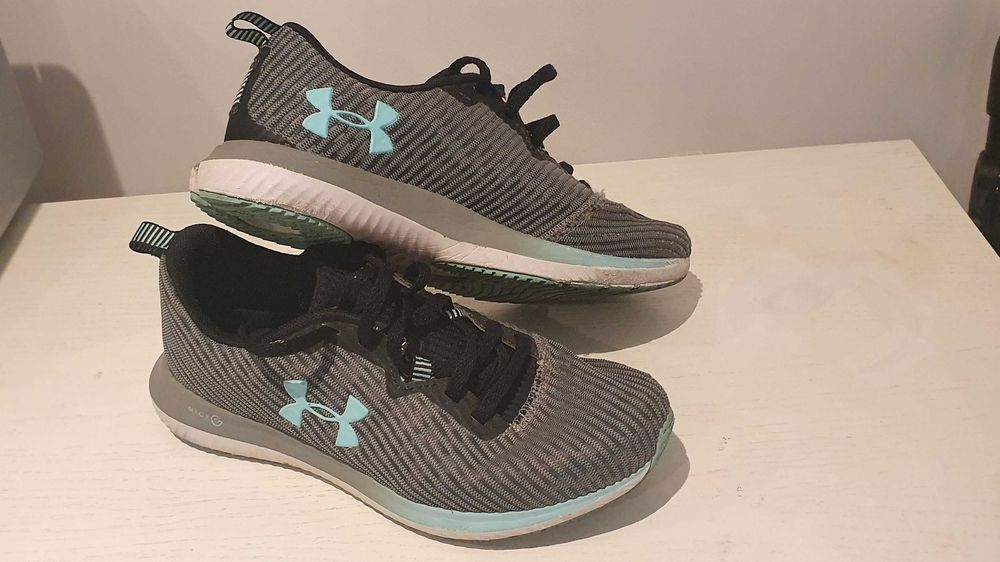Under Armour adidasi fete mas. 36.5