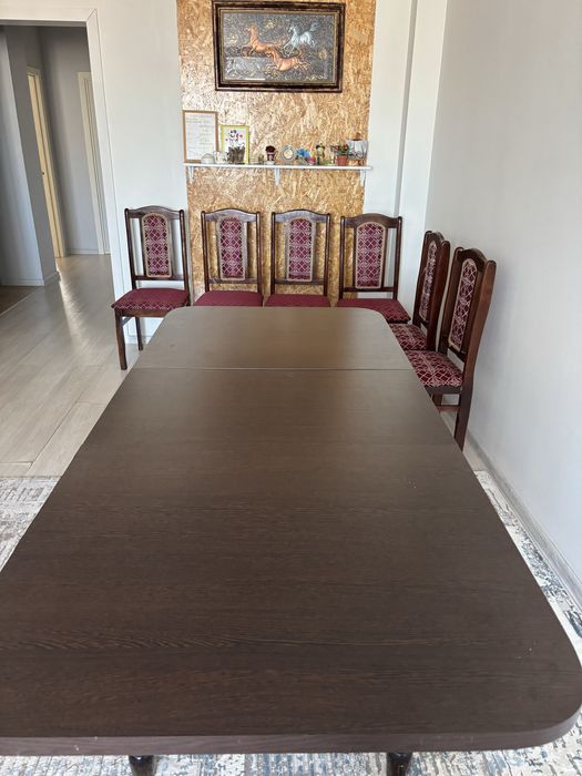 Деревянный стол,в комплекте со стульями