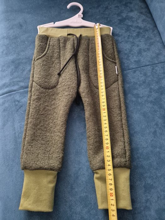 Pantaloni din lână fiartă, noi