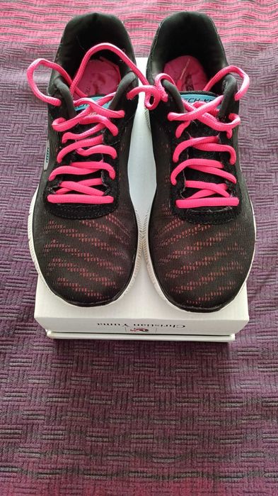 Adidasi Skechers super comozi 37