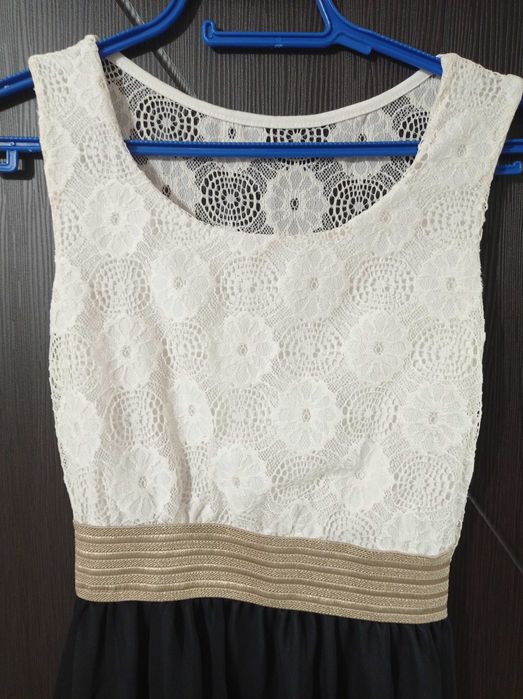 Рокля с дантела черно-бяла