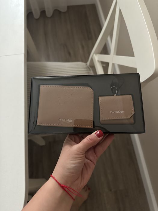 Набор портмоне+кейс для наушников Calvin Klein
