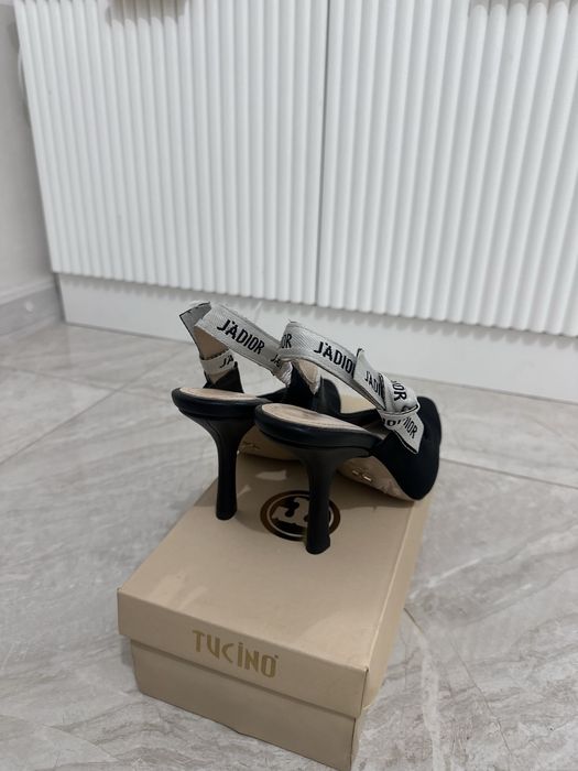 Лодочки с каблуками на шпильках