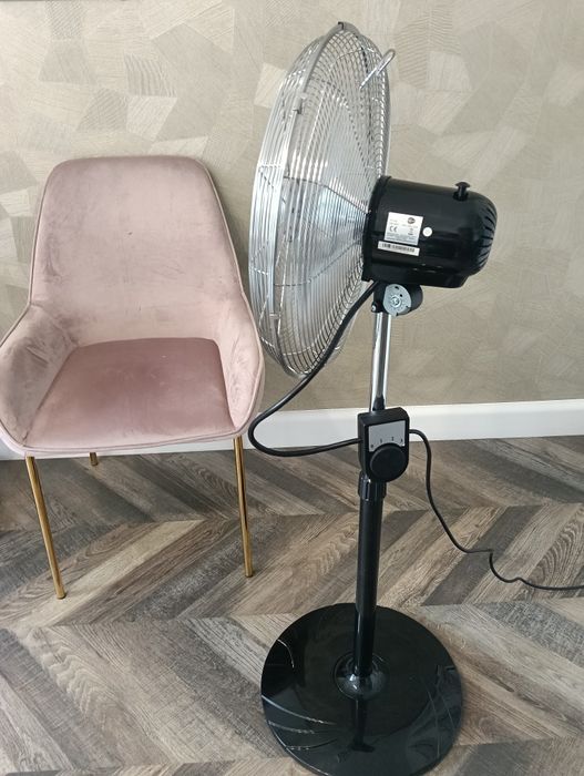 Ventilator cu picior .