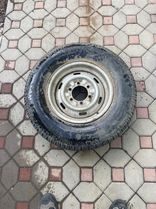 Шина на Делику,С диском