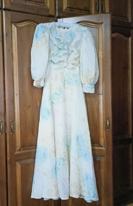 Продавам рокля италианска коприна 55лв.