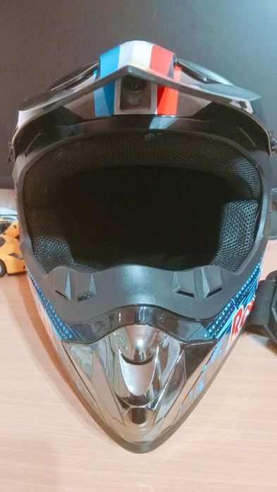 Casca Red Bull de enduro