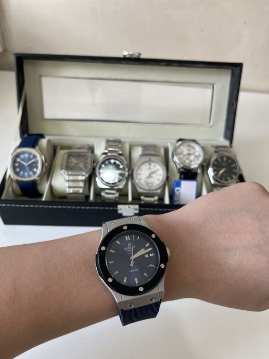 Новый часы продается по 5000