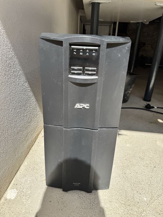 Vand UPS APC Smart 2200