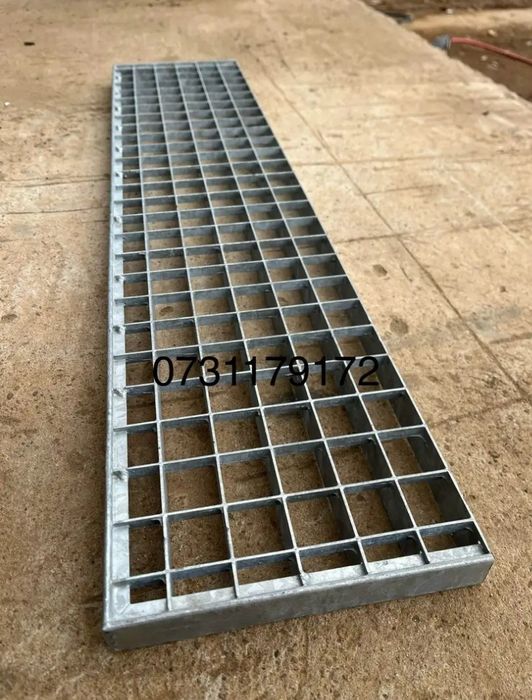 Trepte zincate la comanda