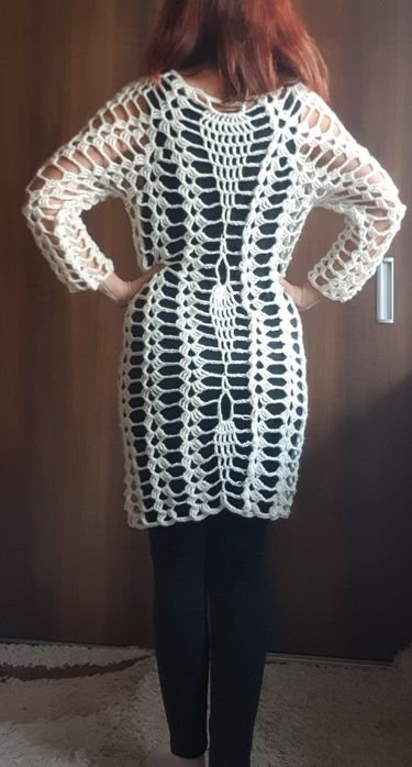 Rochiță croşetată manual