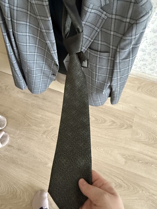 Мужской костюм серый