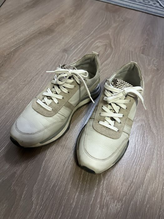 Кроссовки женские