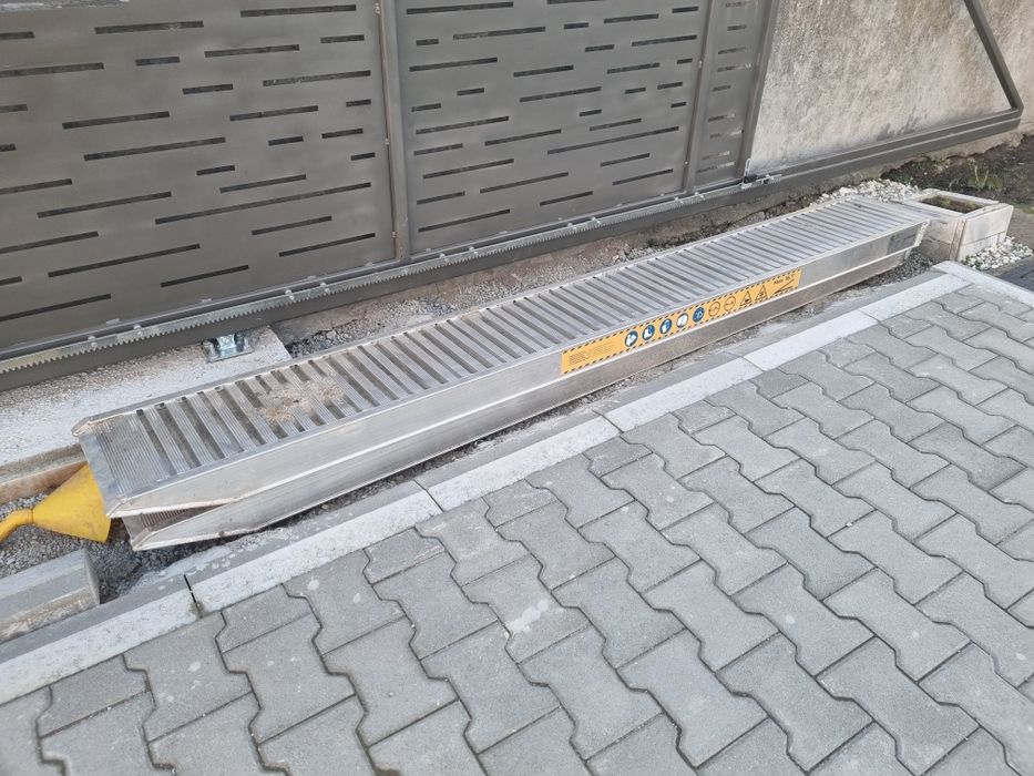 Багер Kubota KX36-3 и ремарке с пътеки