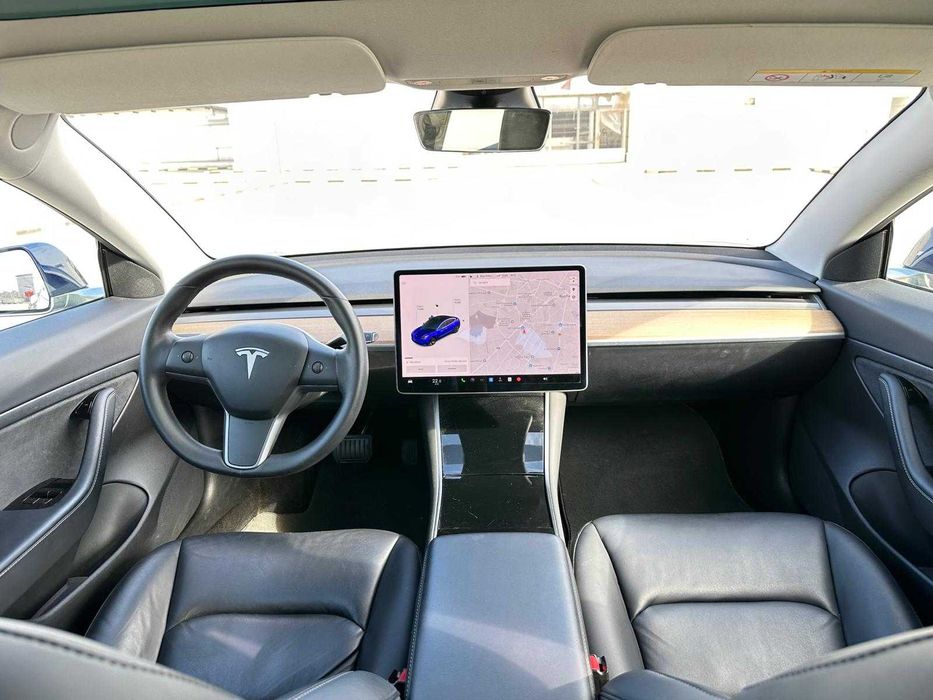 Tesla Model 3 SR+