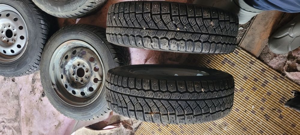 Продам зимний шины с дисками R13