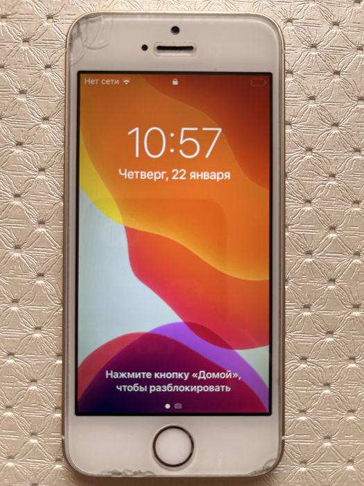 Продам iPhone SE