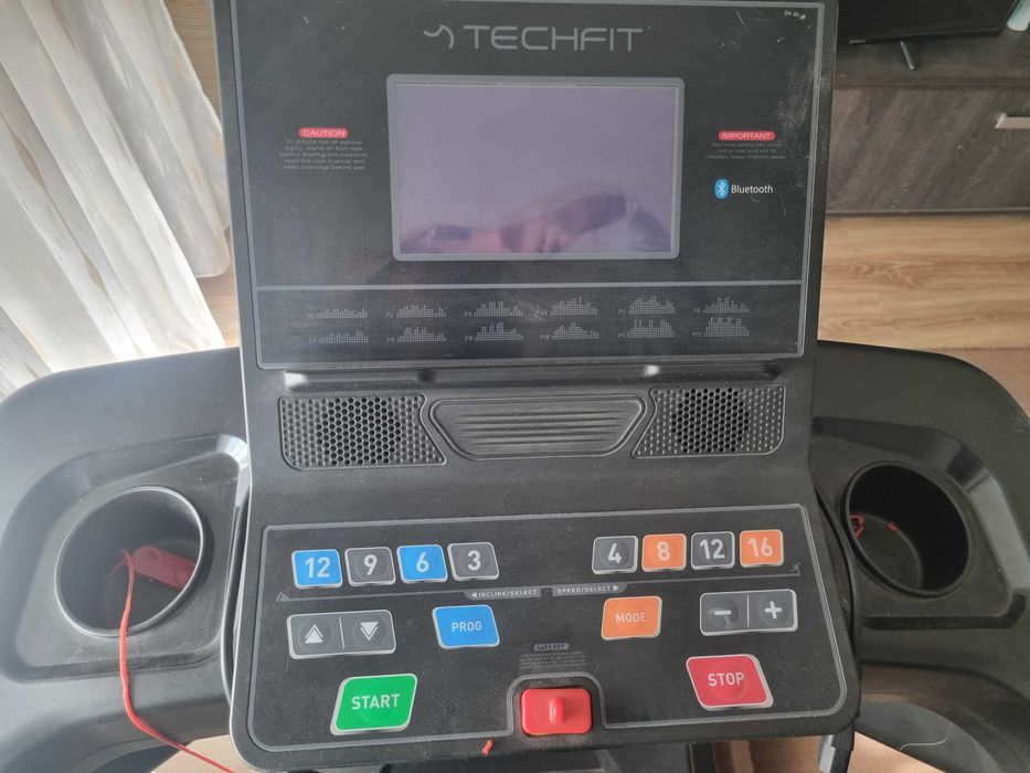 Vând banda alergare electrica Techfit mt300