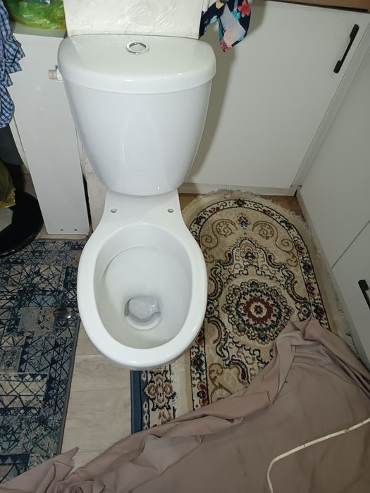 Продаю  унитаз  в отличном  новом состоянии