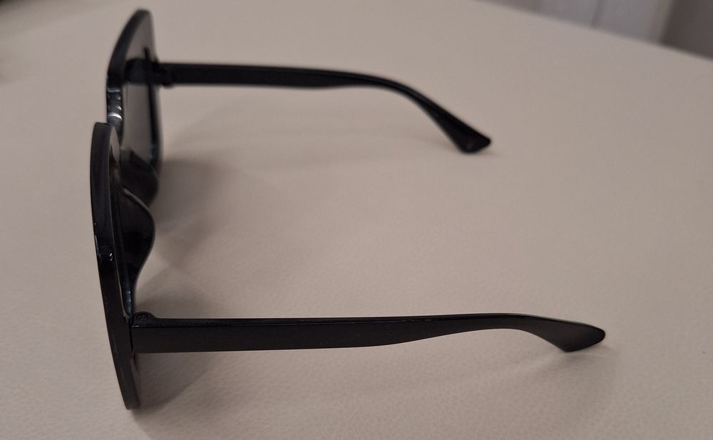 Продавам нови слънчеви очила