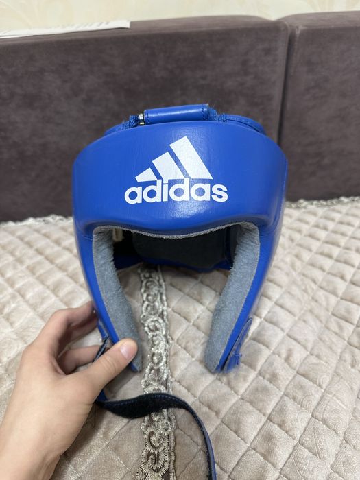 Шлема и перчатки боксерские