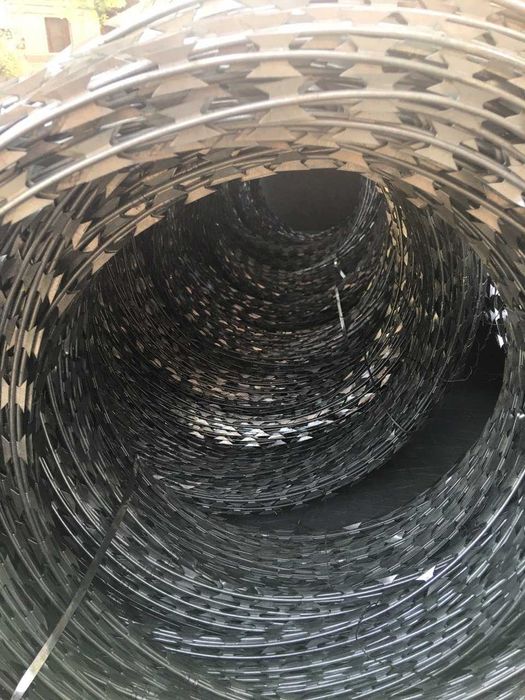 Колючая проволока и Егоза. Tikonli sim Egoza. Kalyuchi provolka Yegoza