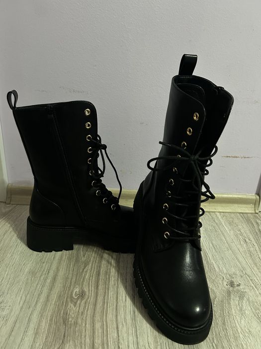 Черни кубинки / боти – масивна подметка.