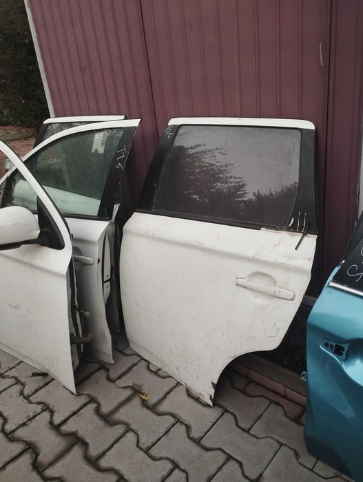 Дверь аутлендер 3