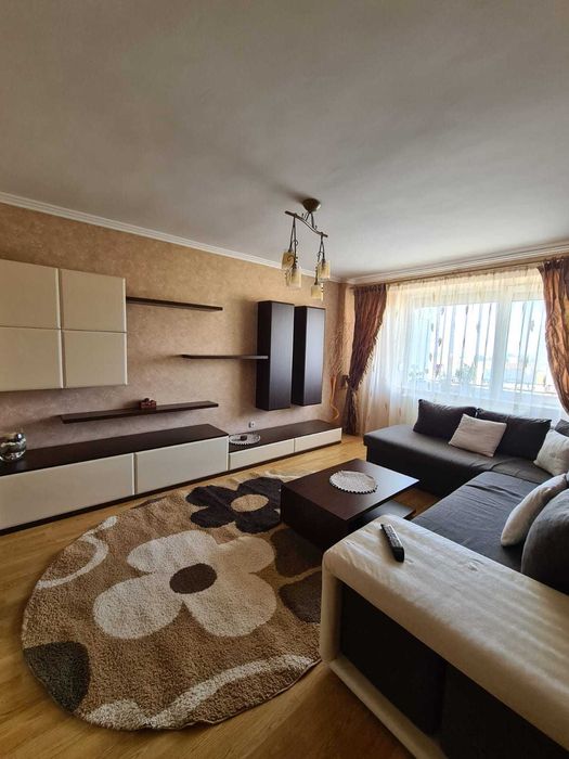 Vând apartament cu 3 camere tip D vis a vis de Lotus Oradea
