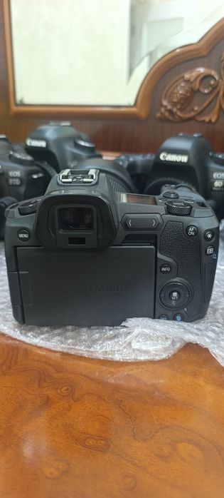 Canon EOS R+Canon lens RF 24-105mm F4-7.1 IS STM
