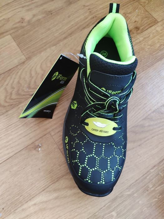 Рабочие кроссовки