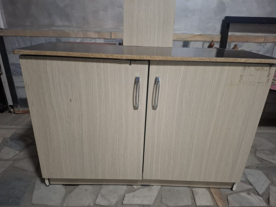 Тумбочка ва камот