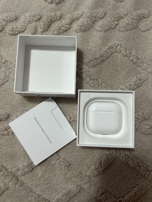 Vând AirPods 4 originale