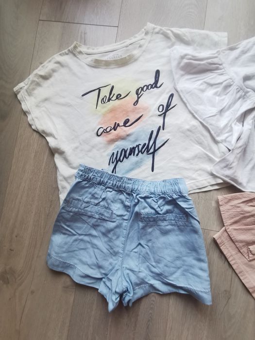 Set pantalon scurt și tricou pentru fetite 4-5 ani.