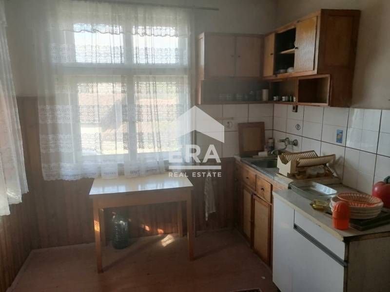 ЕКСКЛУЗИВНО! Етаж от къща в с. Берсин, Кюстендилска област